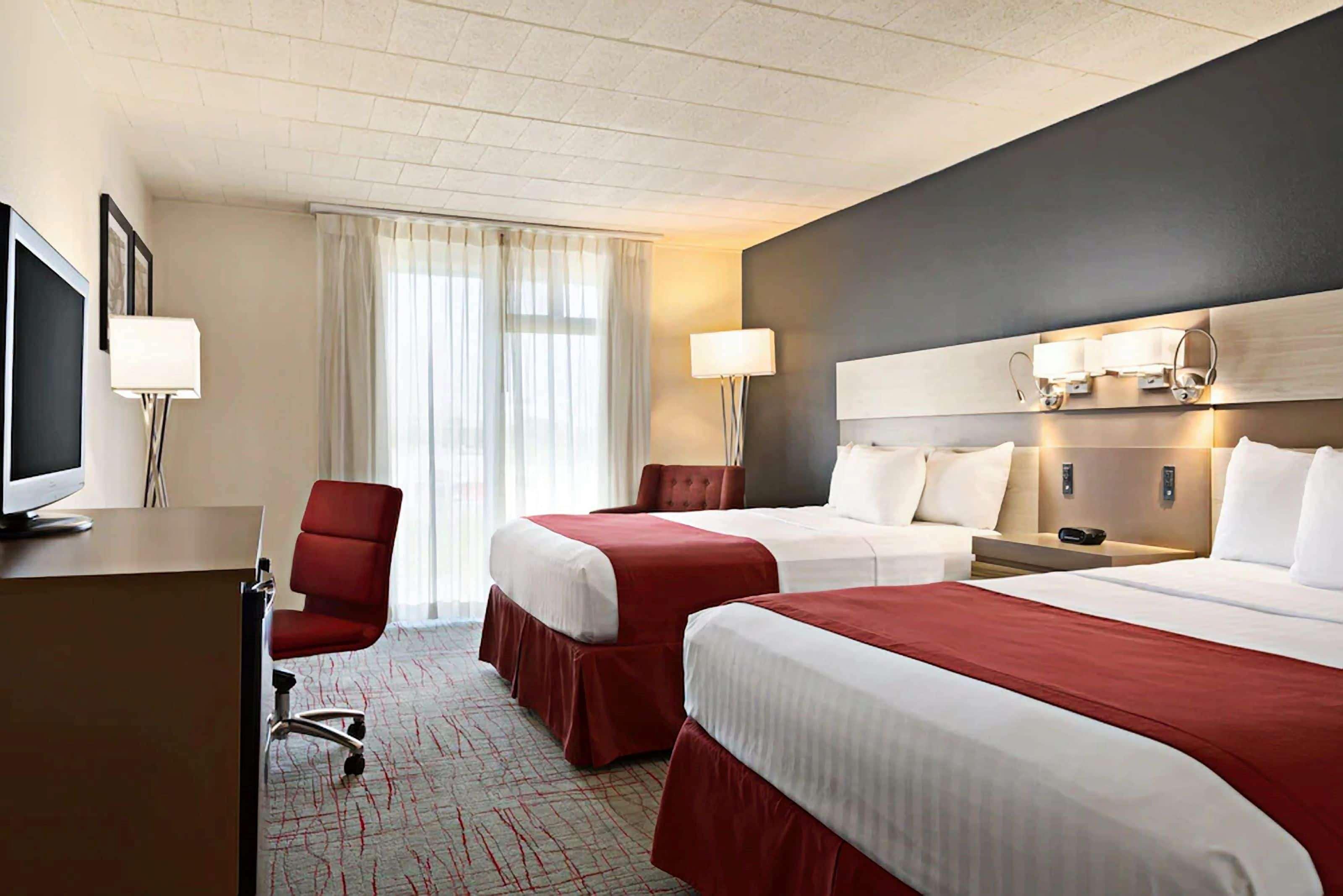 Ramada By Wyndham Clarion Hotel Ngoại thất bức ảnh